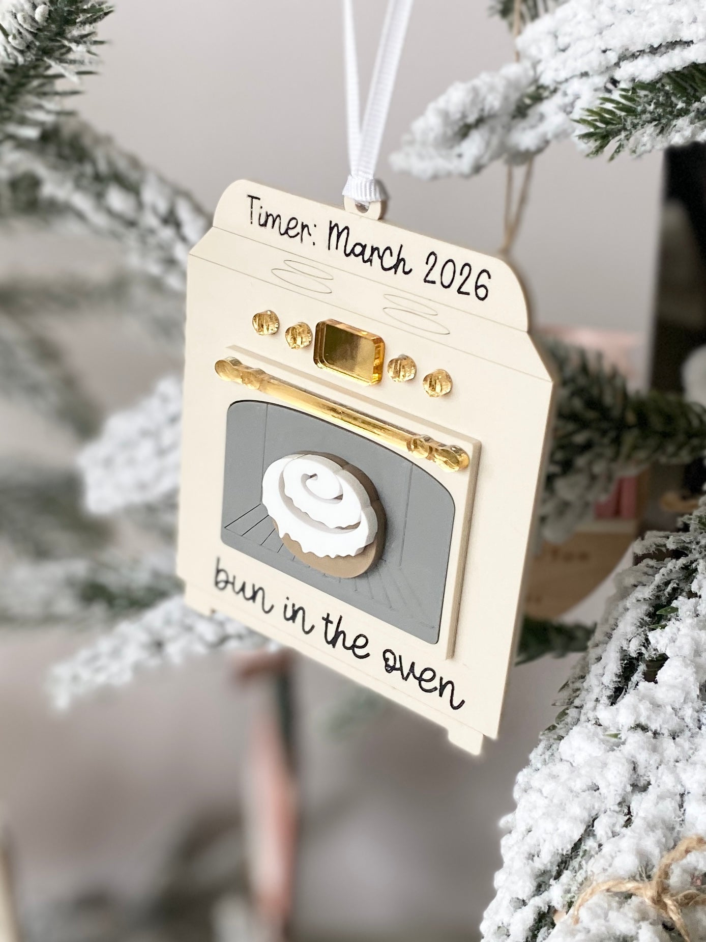 Bun in the Oven – Personalized Pregnancy Announcement Ornament