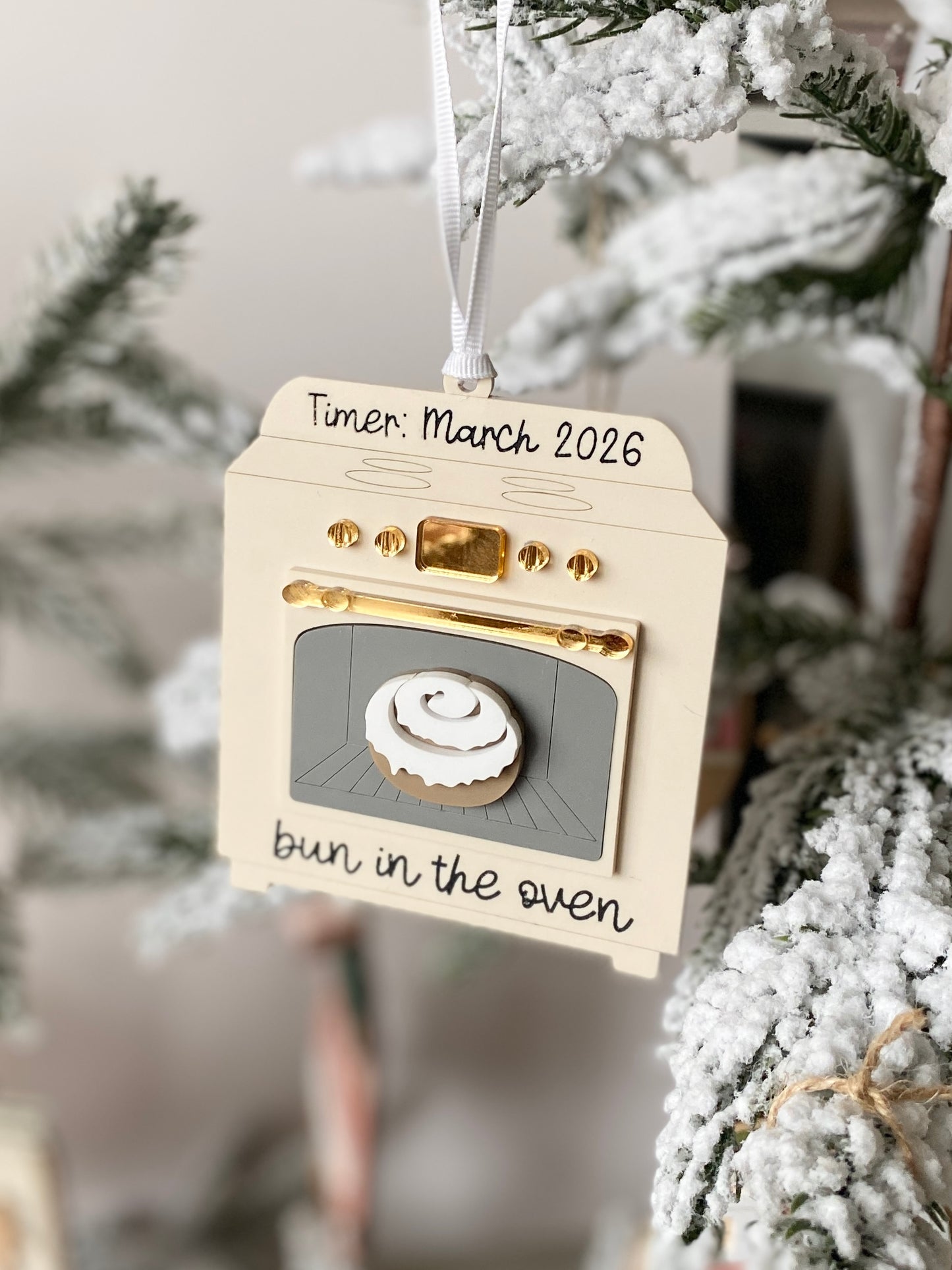 Bun in the Oven – Personalized Pregnancy Announcement Ornament