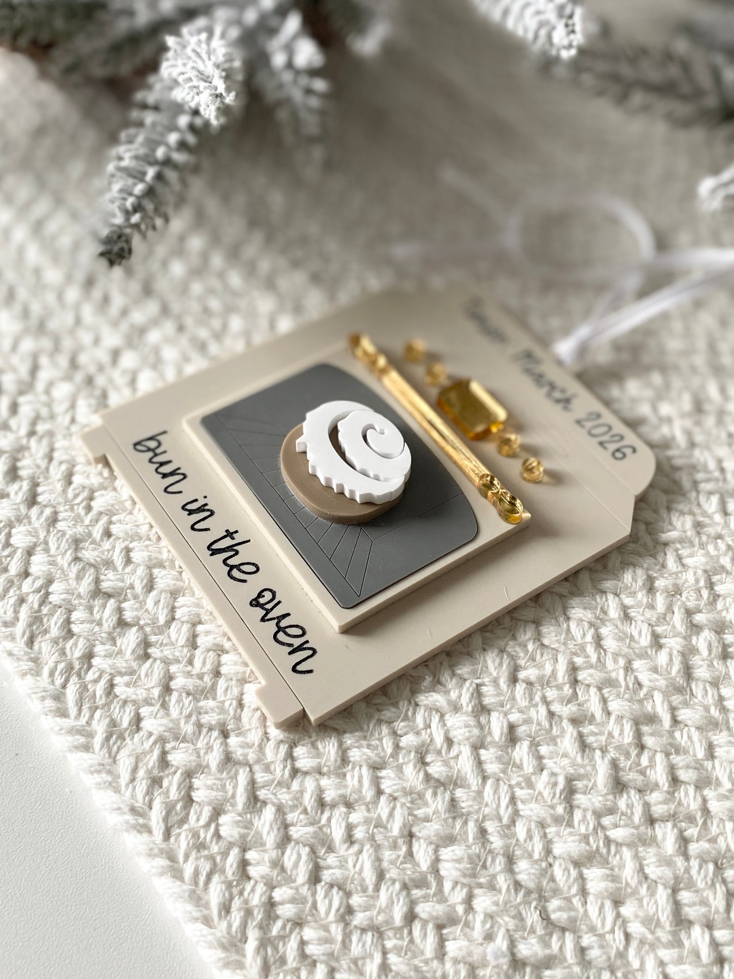 Bun in the Oven – Personalized Pregnancy Announcement Ornament