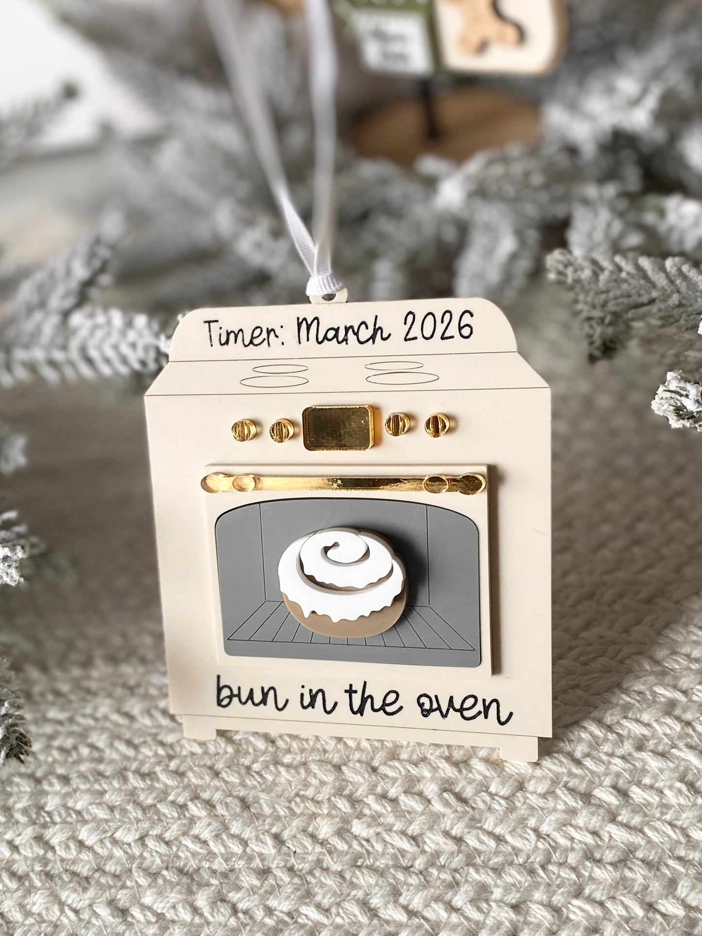 Bun in the Oven – Personalized Pregnancy Announcement Ornament