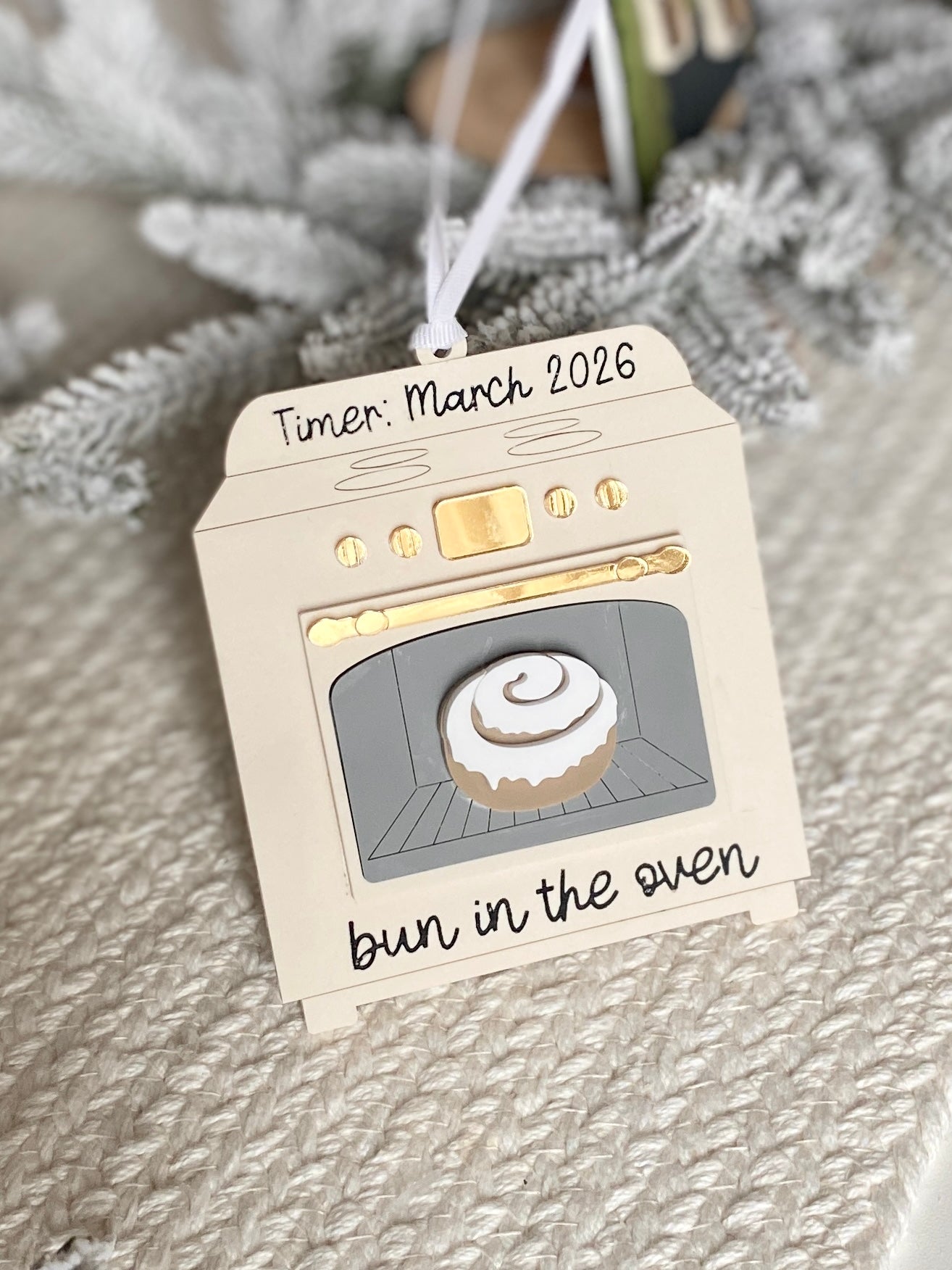 Bun in the Oven – Personalized Pregnancy Announcement Ornament