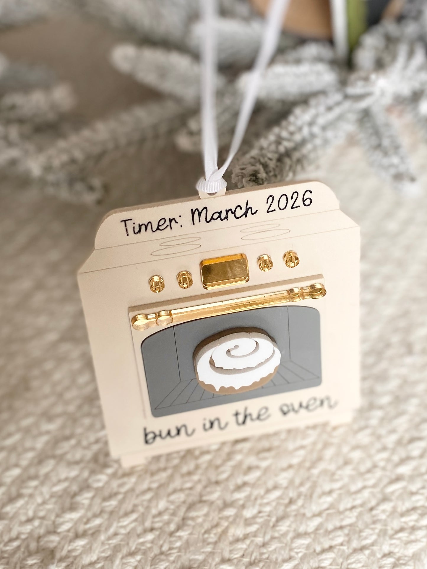 Bun in the Oven – Personalized Pregnancy Announcement Ornament