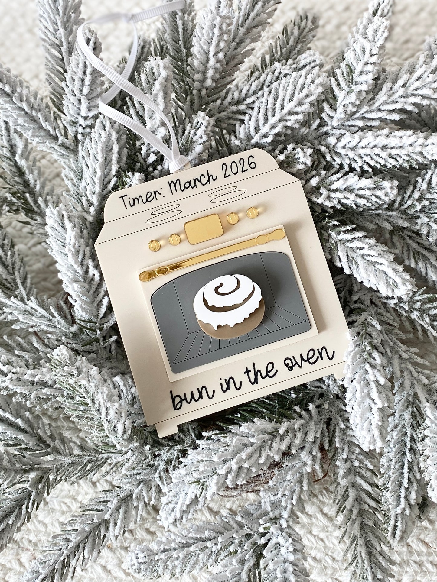 Bun in the Oven – Personalized Pregnancy Announcement Ornament