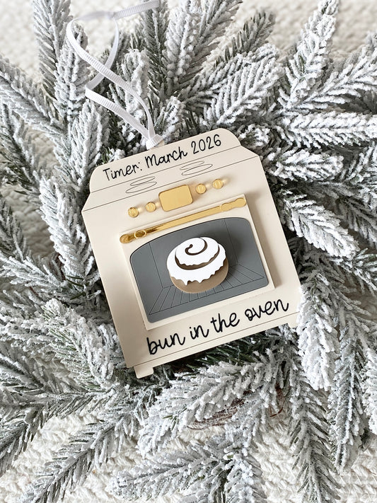 Bun in the Oven – Personalized Pregnancy Announcement Ornament