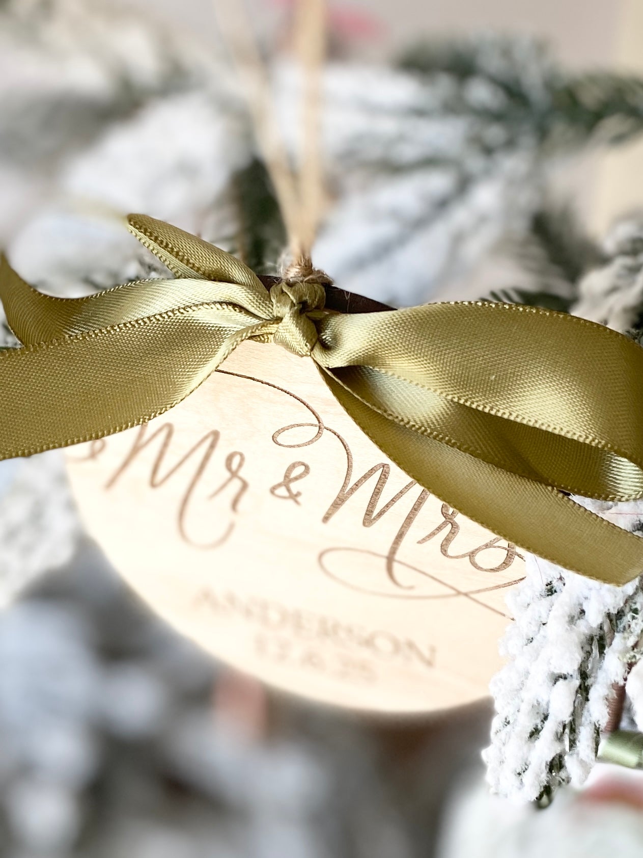 Mr. & Mrs. – Personalized Wedding Ornament