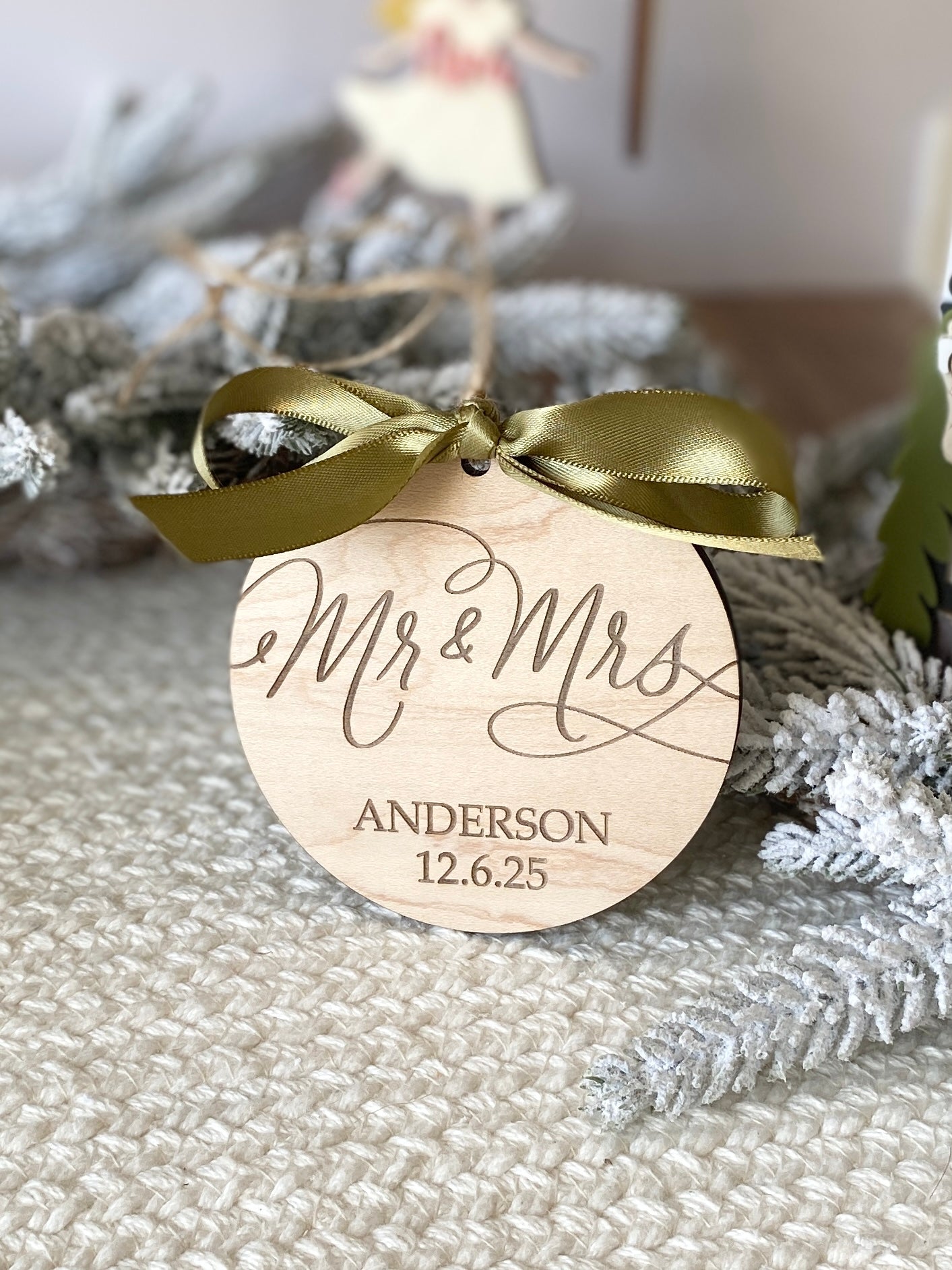 Mr. & Mrs. – Personalized Wedding Ornament