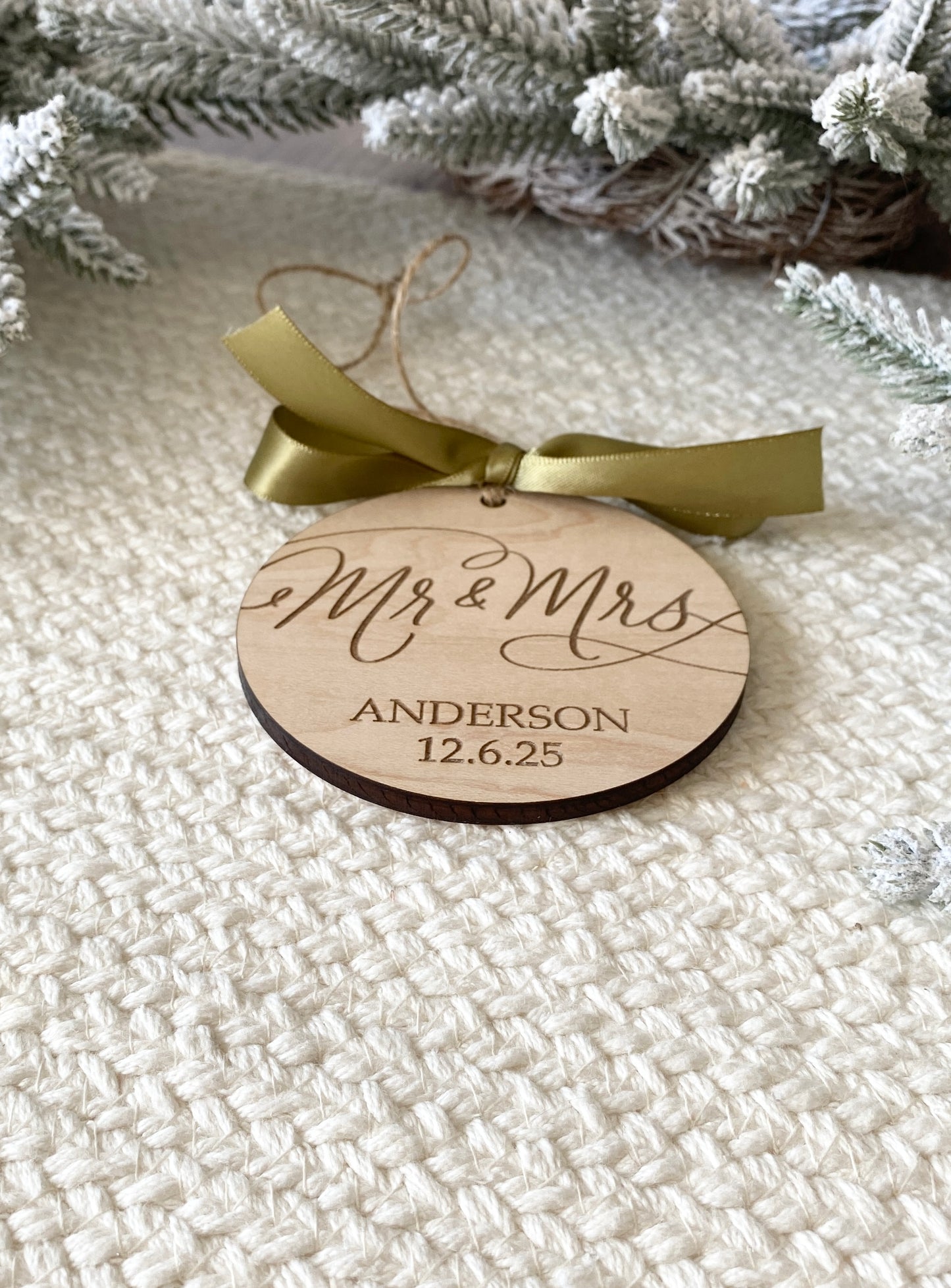 Mr. & Mrs. – Personalized Wedding Ornament